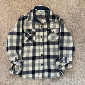 Vintage Woolrich Woman Wool button plaid shirt